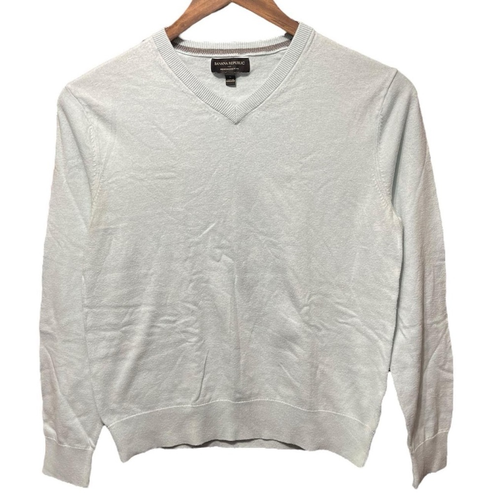 plain blank light blue banana republic long sleeve V-neck thin casual sweater